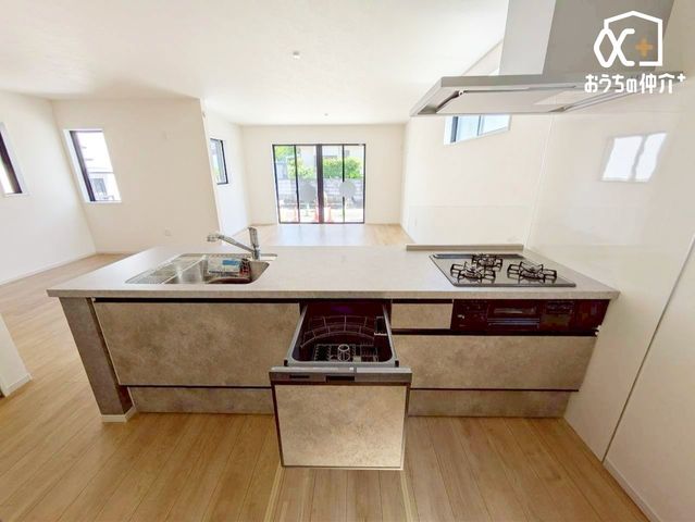 �L�b�`�� �`Kitchen�`�H���򊣑��@�����̃V�X�e���L�b�`���̗p�I���͐ߐ��ɂ��q����D����̂ł��B�����Ő�򂷂�̂ŉ�����������藎�Ƃ��܂�