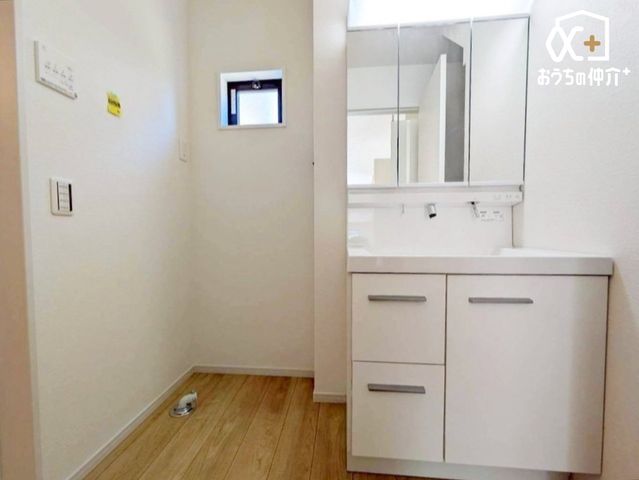 ���ʑ�E���ʏ� �`Wash room�`�O�ʋ��^�C�v�̐��ʉ��ϑ�ł��B���̗�������o���ɂ���������[�ł���̂ŃX�^�C���b�V���ȋ�Ԃ�ۂĂ܂��I