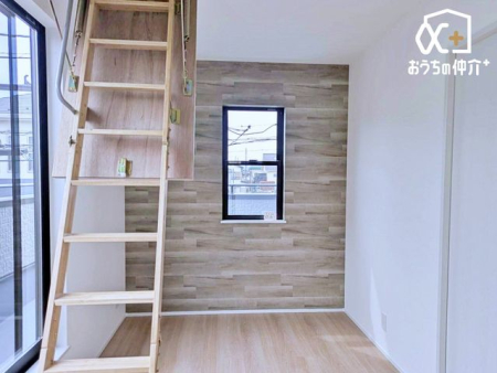 �q������ �o���R�j�[�ɖʂ����q�������́A���邢�������ƐS�n�悢������荞�݉��K�ȃX�y�[�X�ƂȂ�܂��B