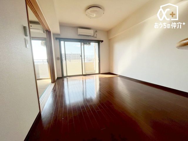 ���r���O �Ƒ��݂�Ȃ��u�₩�Ɍ��₩�ɉ߂�����悤�ɁA�D����������荞�񂾃��r���O�_�C�j���O�B�㎿�ȉ�����ɕ�܂��A���K�ŉ��₩�ȃv���C�x�[�g��Ԃł��B