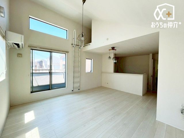 ���r���O �傫�ȑ����炽���Ղ�z�����������ޖ��邢���r���O�B�Ƒ��c���⃊���b�N�X�^�C���ɍœK�ȊJ�������ӂ���Ԃł��B