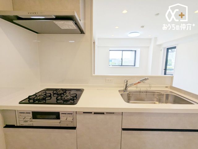 �L�b�`�� �������Ȃ��炲�Ƒ��̂��炪�����L�b�`���ł��B�����������q�l�̗l�q���킩��̂ŁA���S���Ă������Ɏ��g��ł��������܂��B�������΂ɂ��邩���b�����R�ƒe�݂܂��B
