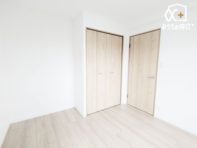 �Q�� �Q���ɃI�X�X����5.0���m���̗l�q�ł��B�N���[�[�b�g���t���Ă���A�Q��E�ߗޓ����L�x�Ɏ��[�\�ȐQ���ł��B