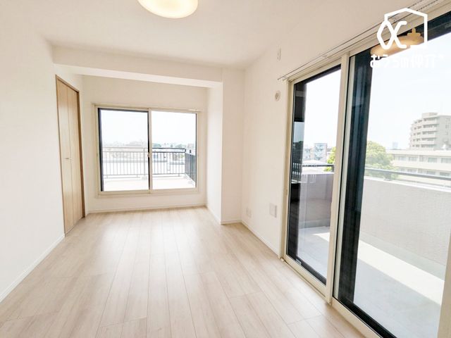 �q������ �q�������ɃI�X�X���ȗm���̗l�q�ł��B�o���R�j�[�ɖʂ��Ă��邽�ߊ��C�����₷���B���邳���\���Ȃ������ł��B