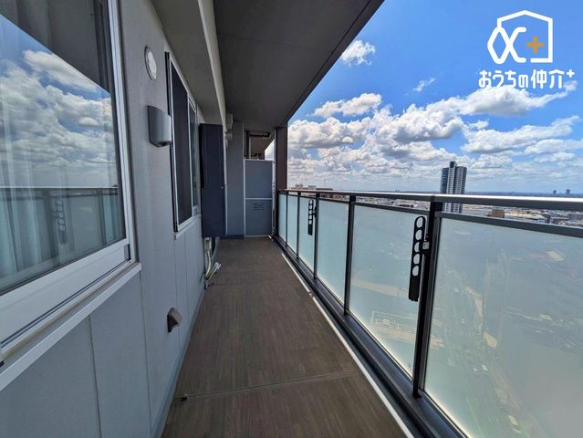 �o���R�j�[ ���]�������̃o���R�j�[�ŁA��i�⒩���̔����������\�B���X�̕�炵�ɖ����Ƃ�Ƃ���B