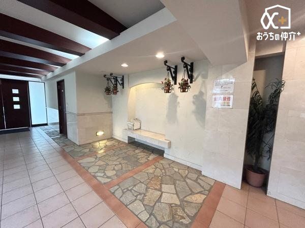 �G���g�����X �ҍ����ɂ��Ȃ�G���g�����X�z�[���̗l�q