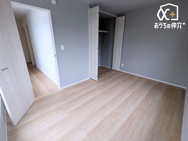 ���[ �������[�͂�����s�N���[�[�b�g�t�t���̂������ł��B�ߗށE���E�X�q�E�A�N�Z�T���[��G�߉Ɠd�Ȃǂ��܂Ƃ߂Ď��[�ł��A�������̍L���X�y�[�X���������A��������Ƃ�����Ԃ��ۂ���܂��B