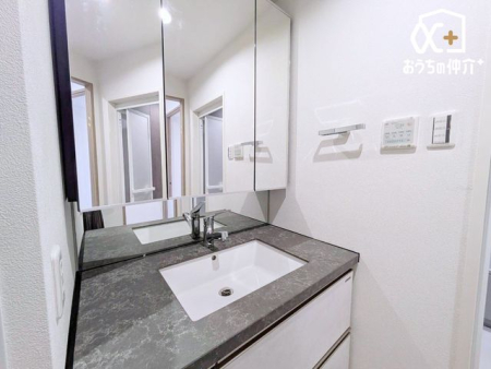 ���ʑ�E���ʏ� �O�ʋ��^�C�v�̐��ʉ��ϑ�̗l�q�ł��B�O�ʋ��^�C�v�̐��ʉ��ϑ�͎g�����肪�ǂ��A�ׂ����������[�ł��܂��B