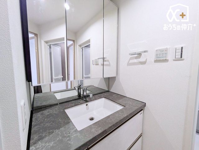 ���ʑ�E���ʏ� �O�ʋ��^�C�v�̐��ʉ��ϑ�̗l�q�ł��B�O�ʋ��^�C�v�̐��ʉ��ϑ�͎g�����肪�ǂ��A�ׂ����������[�ł��܂��B