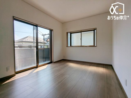 �q������ �q�������ɃI�X�X���ȗm���̗l�q�ł��B�o���R�j�[�ɖʂ��Ă��邽�ߊ��C�����₷���B���邳���\���Ȃ������ł��B