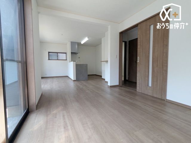 ���r���O ������̑傫�ȑ����炽���Ղ�z�����������ޖ��邭�L�X�Ƃ����P�V�������r���O�B�Ƒ��c���⃊���b�N�X�^�C���ɍœK�ȊJ�������ӂ���Ԃł��B