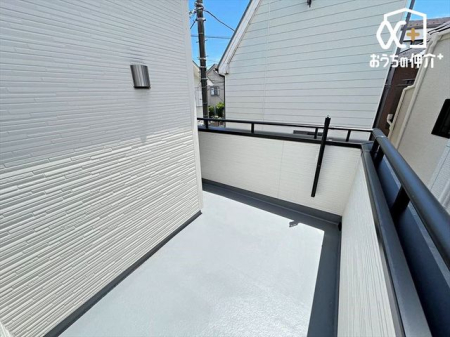 �o���R�j�[ ������̗z���Ɛ������S�n�悭�ʂ蔲����o���R�j�[�́A���󕨂��悭�������邢�X�y�[�X�B���X�̉Ǝ����y�₩�ɂ��Ă����A��炵�ɓ���މ��K�ȃo���R�j�[�ł��B