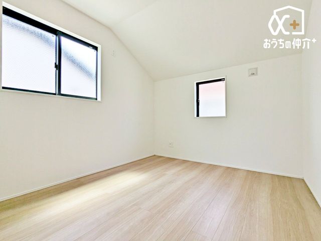 ���̑� 2�K�@5.25���̗m���ɂ̓N���[�[�b�g�������B���������X�b�L���Еt���܂��B