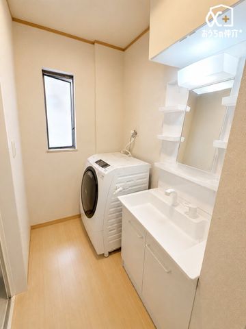 ���ʑ�E���ʏ� �`Wash room�`�傫�Ȑ��ʁ@�Ƒ��݂�Ȃ������g�����ʎ��B�Z�������ɂ͎g���₷�����ʂŁA�X�e�L�Ȉ���̃X�^�[�g������܂��傤�B