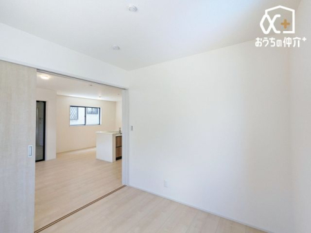���̑� LDK�֌q����4.5���̂������ł��B���q�l�̂����Q�X�y�[�X�Ƃ��Ă◈�q�X�y�[�X�Ƃ��ĂȂǁA�p�r�ɍ��킹�Ă����p���������܂��I