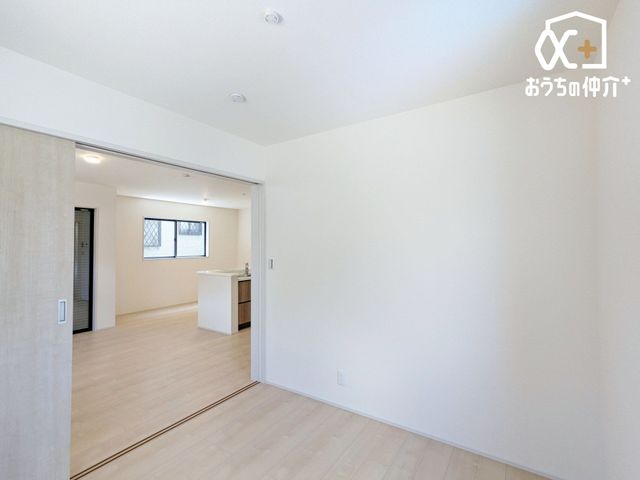 ���̑� LDK�֌q����4.5���̂������ł��B���q�l�̂����Q�X�y�[�X�Ƃ��Ă◈�q�X�y�[�X�Ƃ��ĂȂǁA�p�r�ɍ��킹�Ă����p���������܂��I