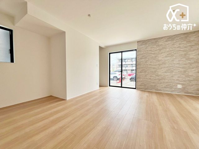 ���r���O �L�X�Ƃ����J�����̂��郊�r���O���[���͉Ƒ��̌e���̏�ɍœK�ł��B���[�X�y�[�X���[�����Ă���A�X�b�L���Ƃ�����炵�������܂��B