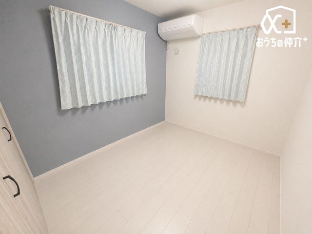 ���̑� 1�K�Ɉʒu����5.25���̗����������������B�N���[�[�b�g�t���ŁA�Â��Ȋ�������������Q���Ƃ��Ă͂������A�Â��ɏW���ł���ݑ�[�N�X�y�[�X�⏑�ւƂ��Ă��œK�ł��B