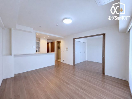 ���r���O �z�����郊�r���O�ŁA�S�n�悢�������B���K���Ɣ��������Z�������ґ�ȏZ��Ԃ��B��AI�摜�����ɂ��󎺏�Ԃ��C���[�W�����ʐ^�ł��B