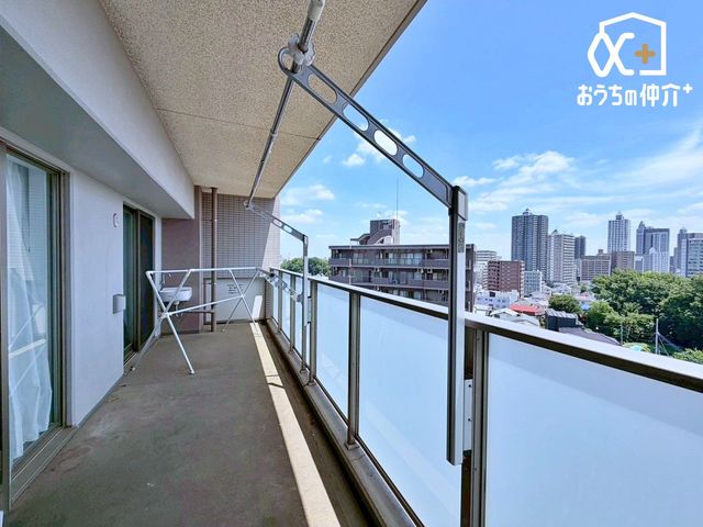 �o���R�j�[ ���]�������̃o���R�j�[�ŁA��i�⒩���̔����������\�B���X�̕�炵�ɖ����Ƃ�Ƃ���B
