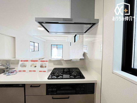 �L�b�`�� ������������O���R�����̗l�q�ł��B�u�߂�E�ύ��ޓ��̍�Ƃ������ɏo����R�����ł��B