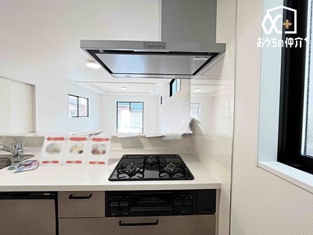 �L�b�`�� ������������O���R�����̗l�q�ł��B�u�߂�E�ύ��ޓ��̍�Ƃ������ɏo����R�����ł��B