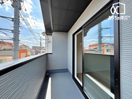 �o���R�j�[ ������̗z���Ɛ������S�n�悭�ʂ蔲����o���R�j�[�́A���󕨂��悭�������邢�X�y�[�X�B���X�̉Ǝ����y�₩�ɂ��Ă����A��炵�ɓ���މ��K�ȃo���R�j�[�ł��B