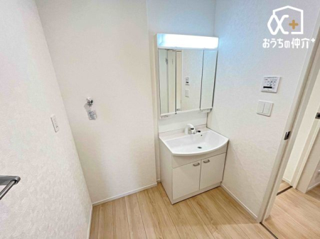 ���ʑ�E���ʏ� �O�ʋ��^�C�v�̐��ʉ��ϑ�ł��B�O�ʋ��^�C�v�̐��ʉ��ϑ�͎g�����肪�ǂ��A�ׂ����������[�ł��܂��B���[�I������X�b�L���Еt�����ʏ��ł��B