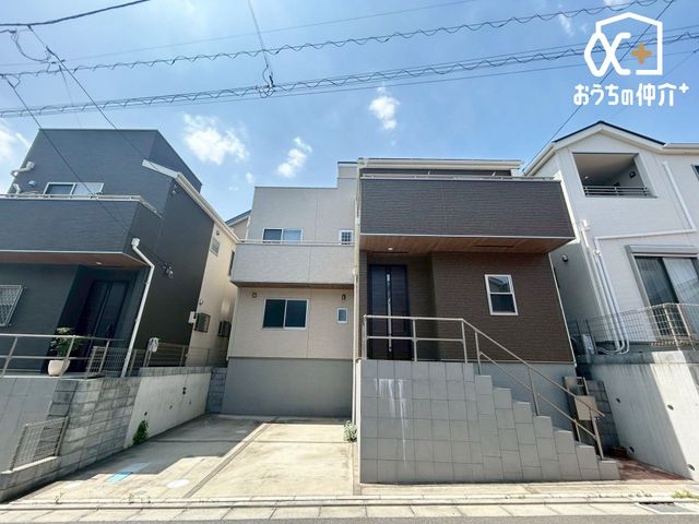 ���n�O�ώʐ^ ����������u�ߐ��v�w�܂œk��10���B�s�S��ʋΌ��ɁA�L������̉������������ՐÂȏZ��X�ł��B