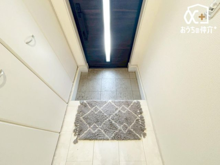 ���� �`�������ȃG�R�J���b�g���`�������������͋C�̌��ւ́A�Z�܂��̑���ۂ���i�ɉ��o�B�V���[�Y�{�b�N�X������A��Ԃ��L���������ۂĂ�X�}�[�g�Ȑ݌v�ł��B