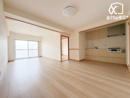 ���r���O �傫�ȑ����炽���Ղ�z�����������ޖ��邢���r���O�B�Ƒ��c���⃊���b�N�X�^�C���ɍœK�ȊJ�������ӂ���Ԃł��B