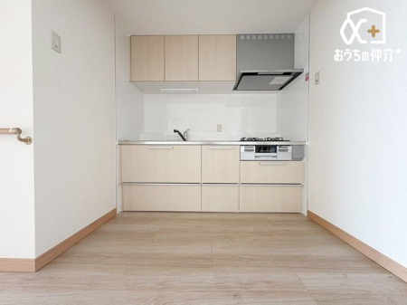 �L�b�`�� ��ƂɏW���ł���Ǖt���L�b�`���B�܂��A�ڂ̑O�ɕǂ����邱�Ƃɂ���ĉ���̔�юU��Ȃǂ��C�ɂ����ɍ�Ƃ��ł���Ƃ��������b�g������܂��B