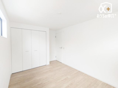 �q������ 2�ʍ̌��Ŗ��邢�A�����������q�ǂ������B�x�b�h�ƃf�X�N��u���Ă�������������B�����͏��ւ������ɂ����p�ł��܂��B�������̔��ǂƖؖڏ��ŉ����ȕ��͋C�B���[���H�v�������ɍ��킹�Ď��R�ɖ͗l�ւ������݁B