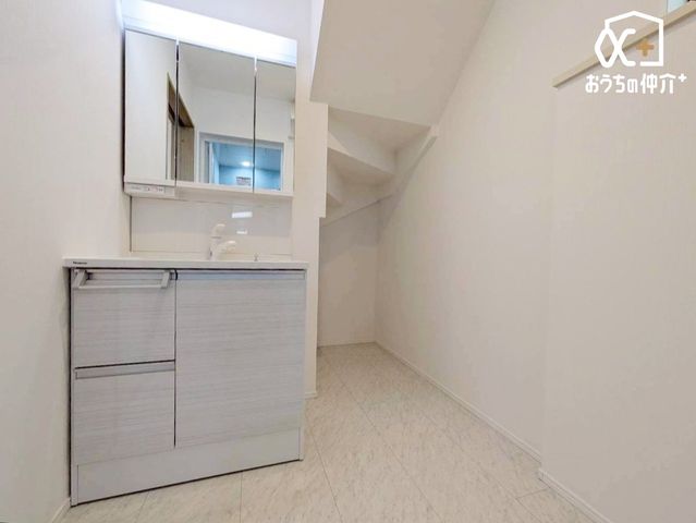 ���ʑ�E���ʏ� �`Wash room�`�O�ʋ��^�C�v�̐��ʉ��ϑ�ł��B���̗�������o���ɂ���������[�ł���̂ŃX�^�C���b�V���ȋ�Ԃ�ۂĂ܂��I