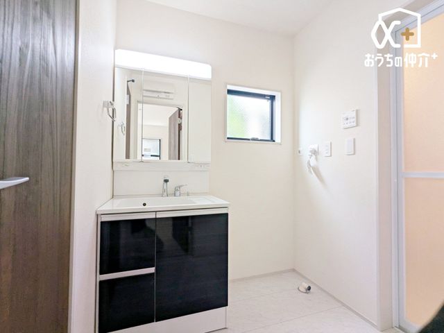 ���ʑ�E���ʏ� �O�ʋ��^�C�v�̐��ʉ��ϑ�ł��B�O�ʋ��^�C�v�̐��ʉ��ϑ�͎g�����肪�ǂ��A�ׂ����������[�ł��܂��B���[������X�b�L���Еt�����ʏ��ł��B