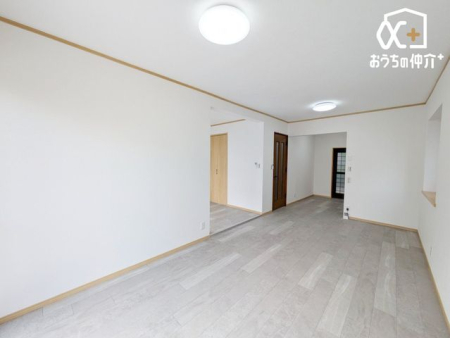 ���r���O -