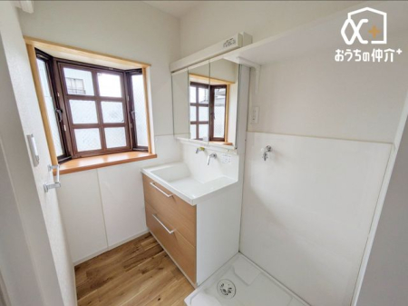 ���ʑ�E���ʏ� �`Wash room�`�傫�Ȑ��ʁ@�Ƒ��݂�Ȃ������g�����ʎ��B�Z�������ɂ͎g���₷�����ʂŁA�X�e�L�Ȉ���̃X�^�[�g������܂��傤�B