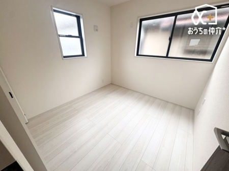 ���̑� 2�K�@4.83���̗m���ɂ̓N���[�[�b�g�������B���������X�b�L���Еt���܂��B