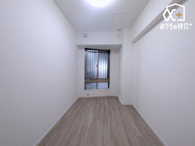 �q������ ���r���O�̋߂��Ɏq������������ƁA�h���׋��̍ہA�e���߂��ŃT�|�[�g�ł�����𐮂��₷���ł��B�܂��A�q�����V��ł��鐺�≹�������Ɋm�F�ł��邽�߈��S�ł��B
