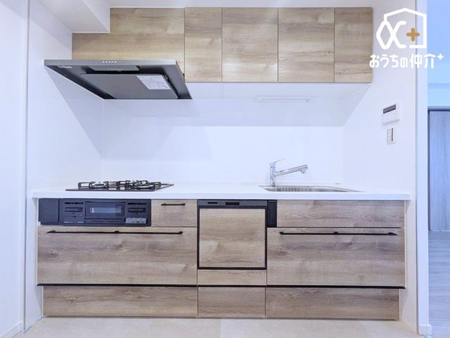 �L�b�`�� ��ƂɏW���ł���Ǖt���L�b�`���B�܂��A�ڂ̑O�ɕǂ����邱�Ƃɂ���ĉ���̔�юU��Ȃǂ��C�ɂ����ɍ�Ƃ��ł���Ƃ��������b�g������܂��B