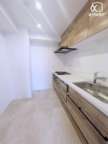 �L�b�`�� ��ƂɏW���ł���Ǖt���L�b�`���B�܂��A�ڂ̑O�ɕǂ����邱�Ƃɂ���ĉ���̔�юU��Ȃǂ��C�ɂ����ɍ�Ƃ��ł���Ƃ��������b�g������܂��B