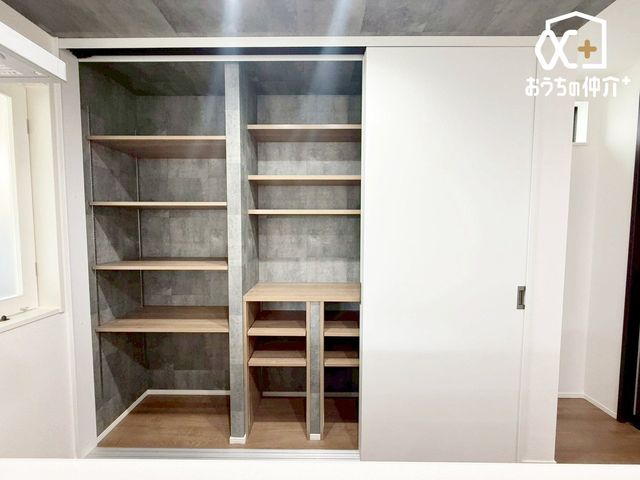 ���[ �L�b�`�����ɂ�����[�I�ł��B��������L�b�`�������ȂǗl�X�Ȃ��̂����[�ł��܂��B