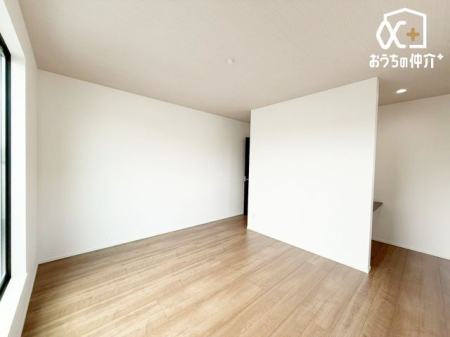 �Q�� �o���R�j�[�ɖʂ�����Ƃ肠��8.8���̐Q���́A���ւƃE�H�[�N�C���N���[�[�b�g�����Ă��܂��B�x�b�h��Ƌ���������z�u�ł��A������Â��ɐS�n�悭�߂����܂��B