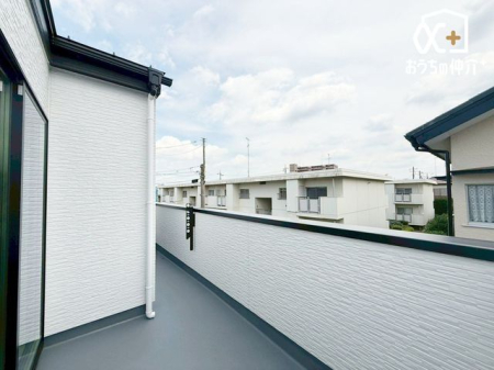 �o���R�j�[ ������̗z���Ɛ������S�n�悭�ʂ蔲����o���R�j�[�́A���󕨂��悭�������邢�X�y�[�X�B���X�̉Ǝ����y�₩�ɂ��Ă����A��炵�ɓ���މ��K�ȃo���R�j�[�ł��B