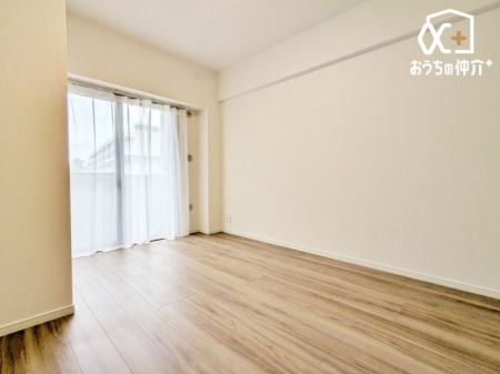 �Q�� �Q���ɃI�X�X���Ȗ�6.0���m���̗l�q�ł��B�N���[�[�b�g���t���Ă���A�Q��E�ߗޓ����L�x�Ɏ��[�\�ȐQ���ł��B