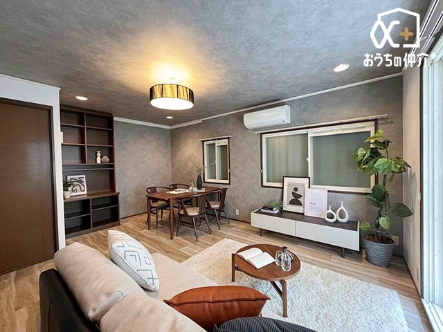 ���r���O �Ƒ��݂�Ȃ��u�₩�Ɍ��₩�ɉ߂�����悤�ɁA�D����������荞�񂾃��r���O�_�C�j���O�B�㎿�ȉ�����ɕ�܂��A���K�ŉ��₩�ȃv���C�x�[�g��Ԃł��B