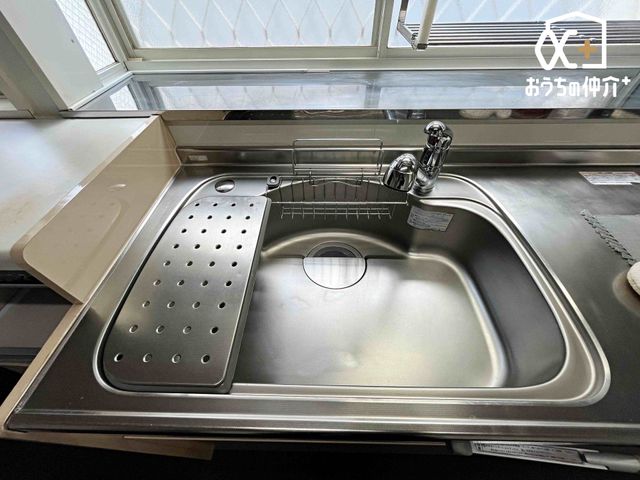 �L�b�`�� �L�X�Ƃ����V���N�̗l�q�ł��B�􂢕�������V���N�́A�����̐􂢕����y�������Ă���܂��B