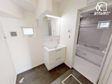 ���ʑ�E���ʏ� �`Wash room�`�傫�Ȑ��ʁ@�Ƒ��݂�Ȃ������g�����ʎ��B�Z�������ɂ͎g���₷�����ʂŁA�X�e�L�Ȉ���̃X�^�[�g������܂��傤�I