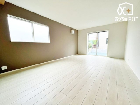���r���O �Ƒ��݂�Ȃ��u�₩�Ɍ��₩�ɉ߂�����悤�ɁA�D����������荞�񂾃��r���O�_�C�j���O�B�㎿�ȉ�����ɕ�܂��A���K�ŉ��₩�ȃv���C�x�[�g��Ԃł��B