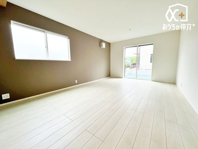 ���r���O �Ƒ��݂�Ȃ��u�₩�Ɍ��₩�ɉ߂�����悤�ɁA�D����������荞�񂾃��r���O�_�C�j���O�B�㎿�ȉ�����ɕ�܂��A���K�ŉ��₩�ȃv���C�x�[�g��Ԃł��B
